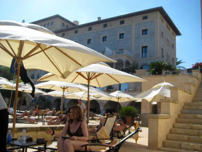 294881_2124072549586_1213828287_n