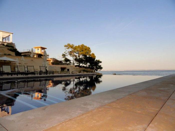 297780_2124107390457_718415682_n