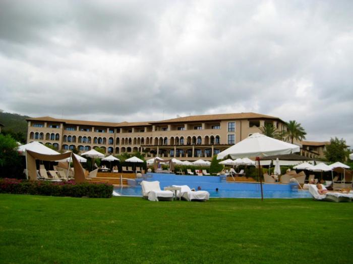 298579_2124102750341_830377477_n