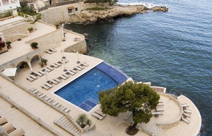 298976_2124071269554_1842371680_n