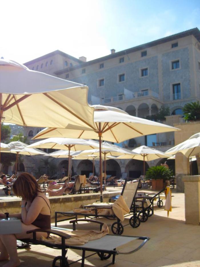 307284_2124073789617_2056144722_n