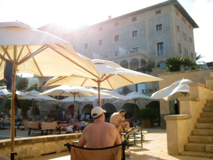 319600_2124080829793_1286386533_n