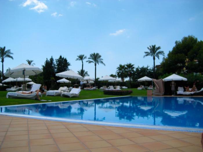 320782_2124105270404_1161644074_n